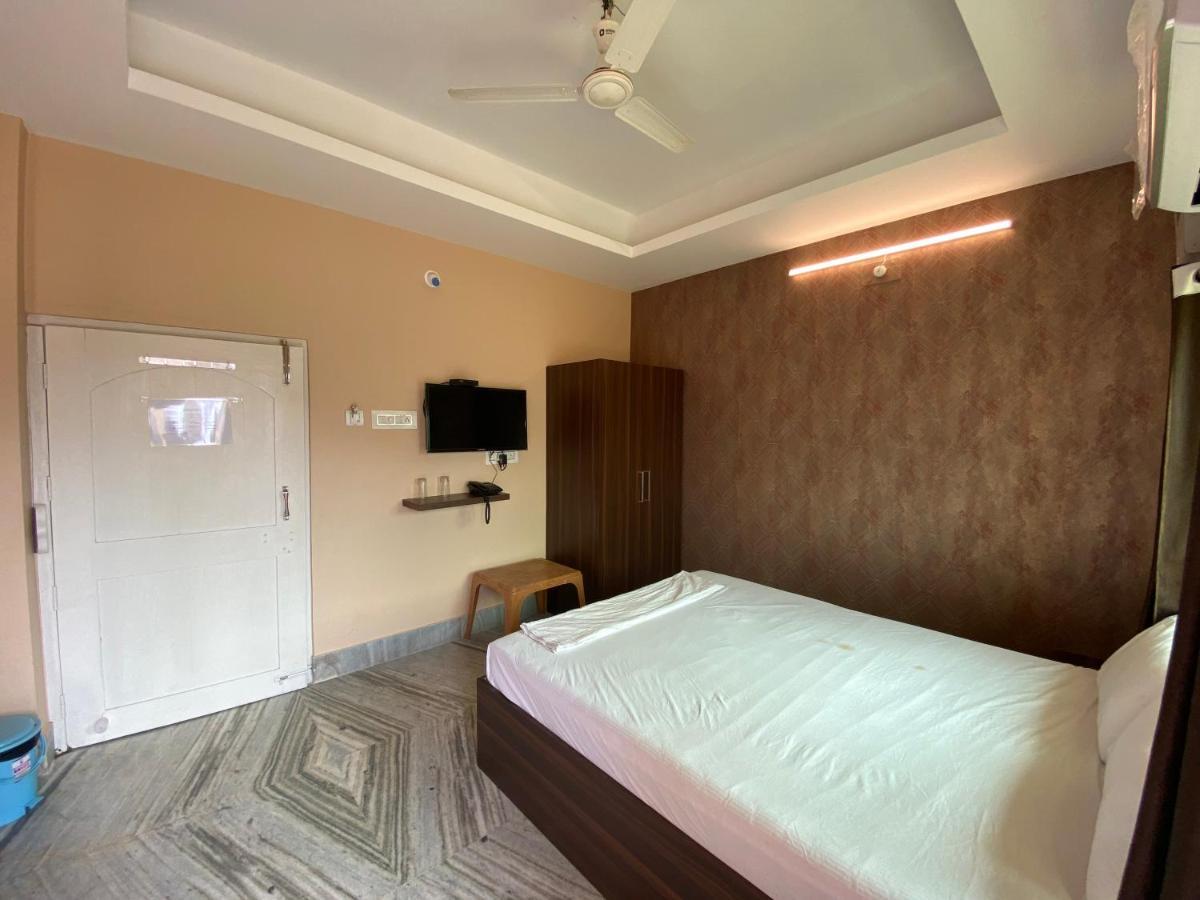 Hotel Aavaas Puri Esterno foto
