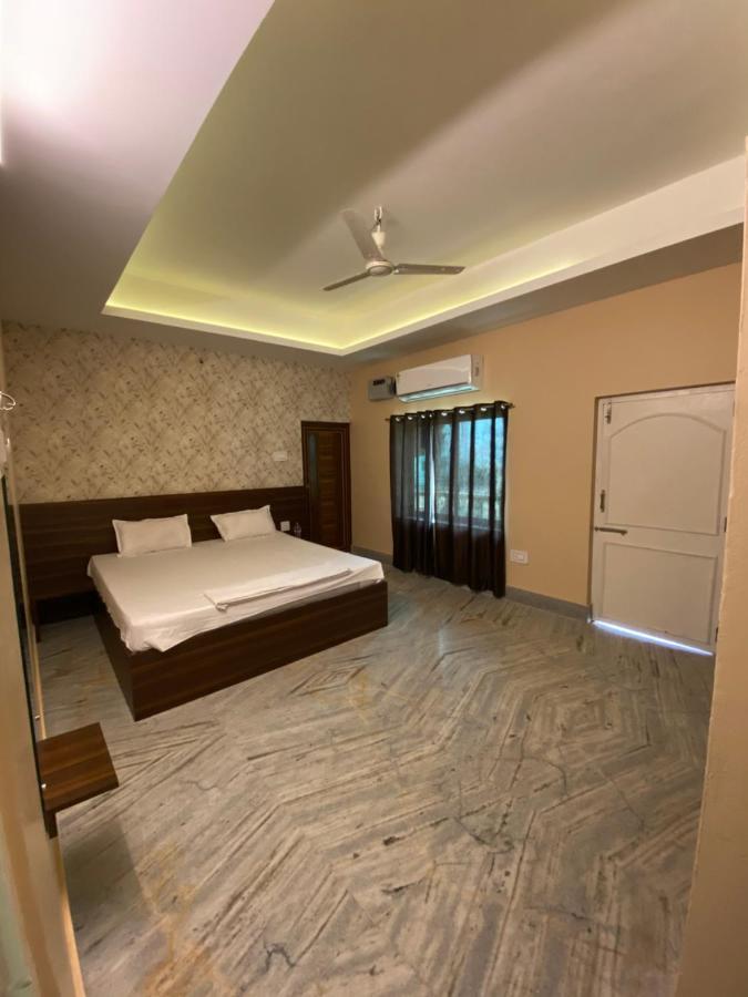 Hotel Aavaas Puri Esterno foto