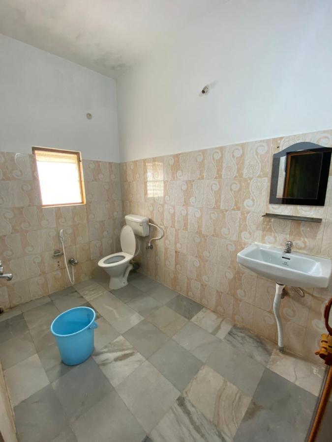 Hotel Aavaas Puri Esterno foto