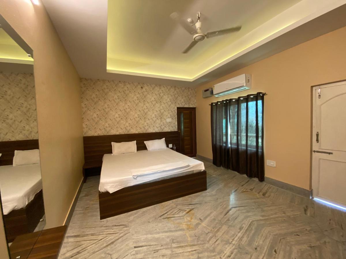 Hotel Aavaas Puri Esterno foto