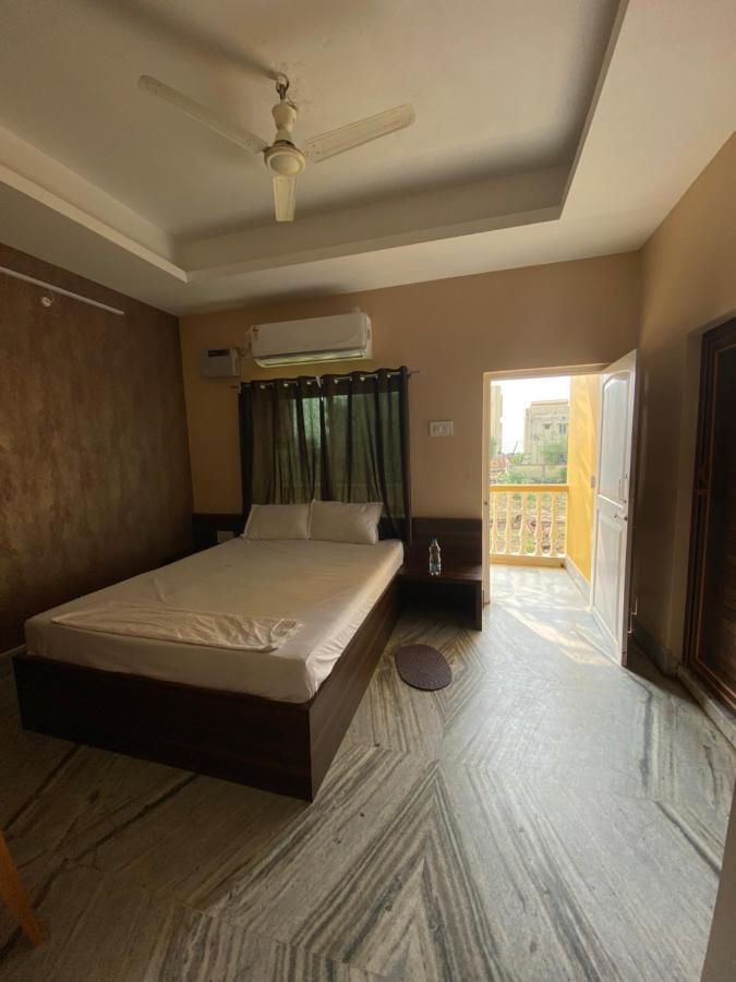 Hotel Aavaas Puri Esterno foto