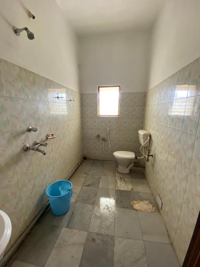 Hotel Aavaas Puri Esterno foto